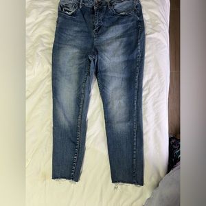 Judy Blue minimal distressed straight leg jeans 15/32